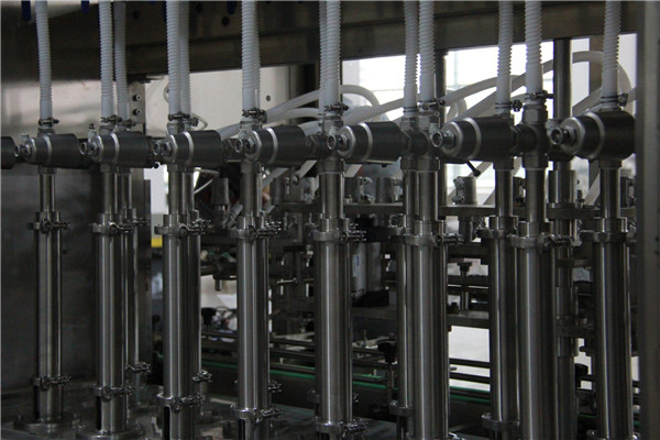 Machine de remplissage liquide linéaire de sauce capsicum de grande capacité