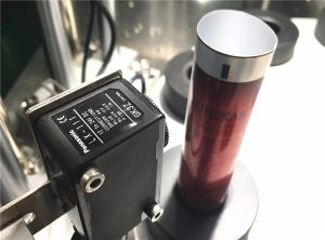 Machine de remplissage de tube cosmétique d'étanchéité par ultrasons
