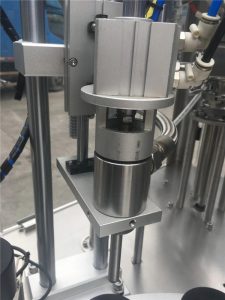 Machine de remplissage de tube cosmétique d'étanchéité par ultrasons