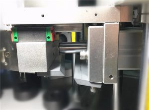 Machine de remplissage de tube cosmétique d'étanchéité par ultrasons